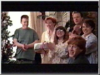 Слева направо:Базз (Девин Рэтрей), Кэт, Питер, Брук, Трейси, Джефф