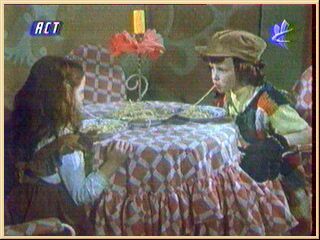  Габи и ее сестренка (Настя Нечаева) едят одну макаронину