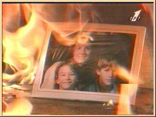 Сгорающая вместе с трейлером фотография Марка, его матери и брата