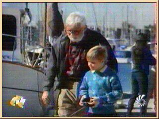 Джастин-Джейсон ловит рыбу со своим дедушкой