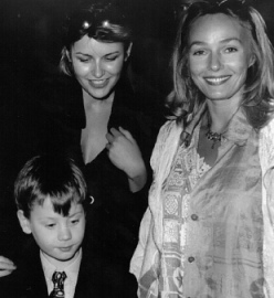 Миша со своей мамой и Натальей Андрейченко