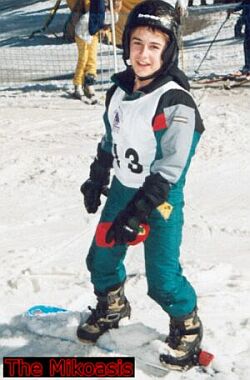 Мико занимается сноубордингом